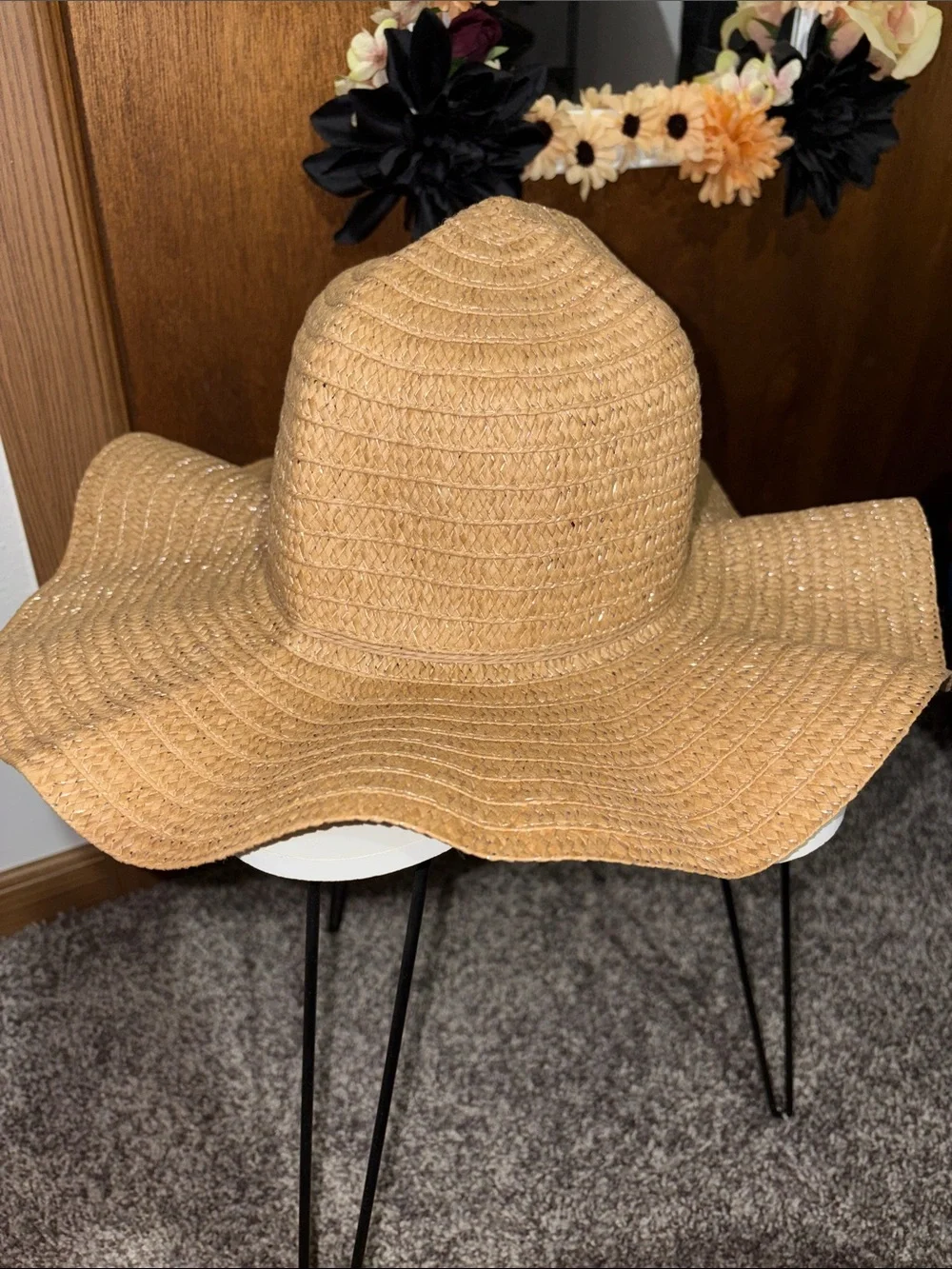 Tan Straw Sun Hat & Platform Sandals with Daisy Accent - Picture 5 of 5